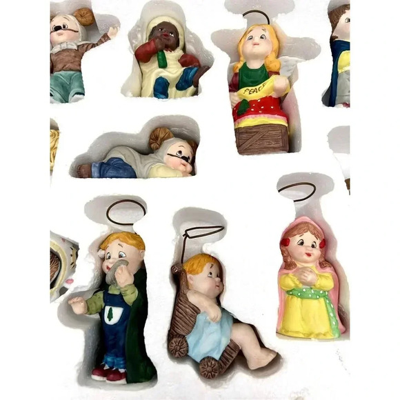 Holiday Expressions Silent Night Play 2nd Rehearsal Nativity Scene Set 12 Figure - Picture 5 of 10
